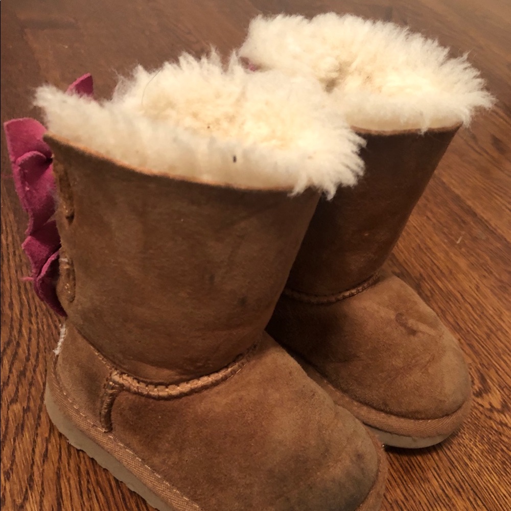 Uggs Toddler w/Pink Bows🎀🎀🎀